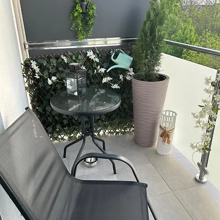 Spring Z Parkingiem Apartman *